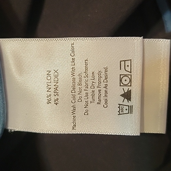 Eddie Bauer Black weather resistant button down jacket, size 6. - Picture 8 of 8